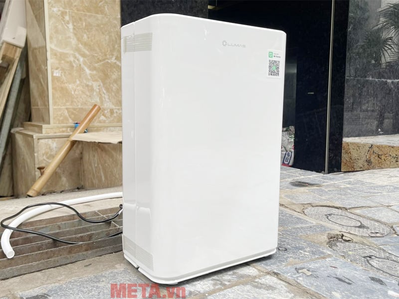 Lumias D6E-12L thiết kế màu trắng, có màn hình hiển thị độ ẩm