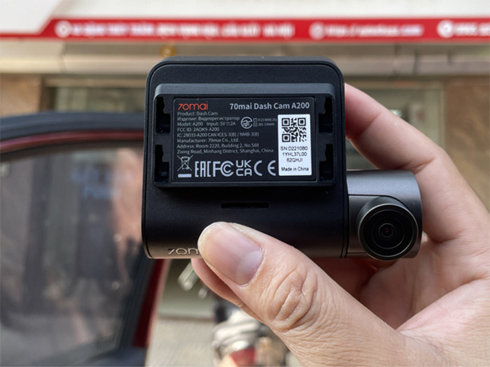 Camera hành trình điều chỉnh độ sáng tự động,