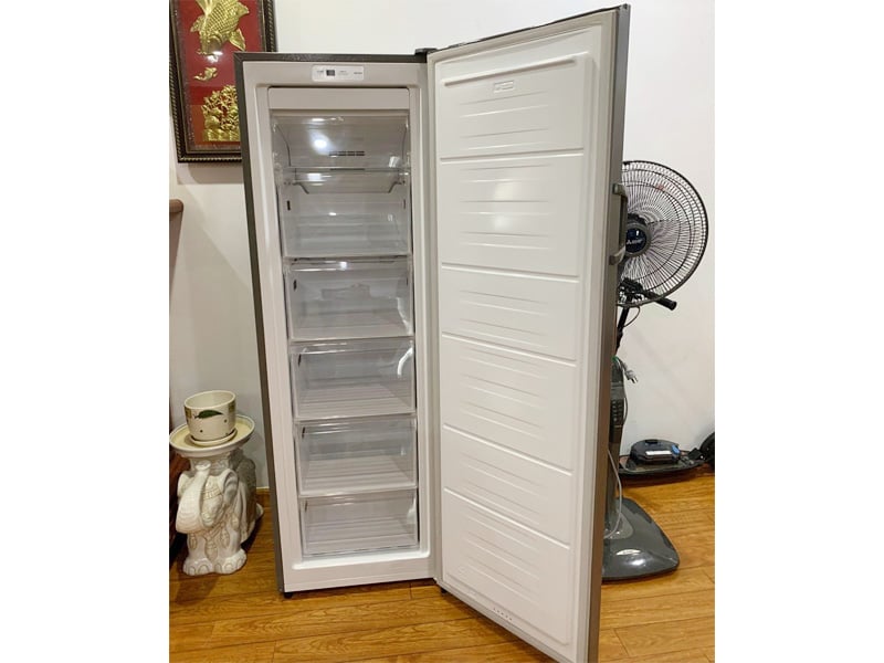 Tủ đông mini Sumikura SKFU-218 được trang bị dàn lạnh bằng hợp kim nhôm