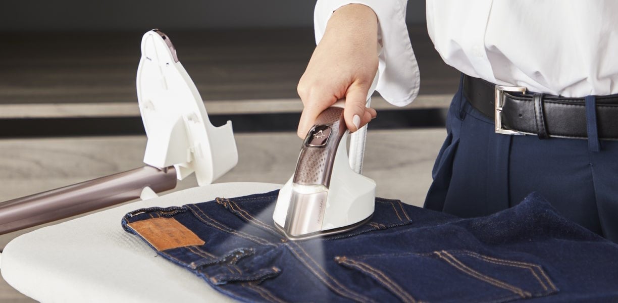 Công nghệ LED Vision – Nhìn rõ từng nếp nhăn, ủi chuẩn xác