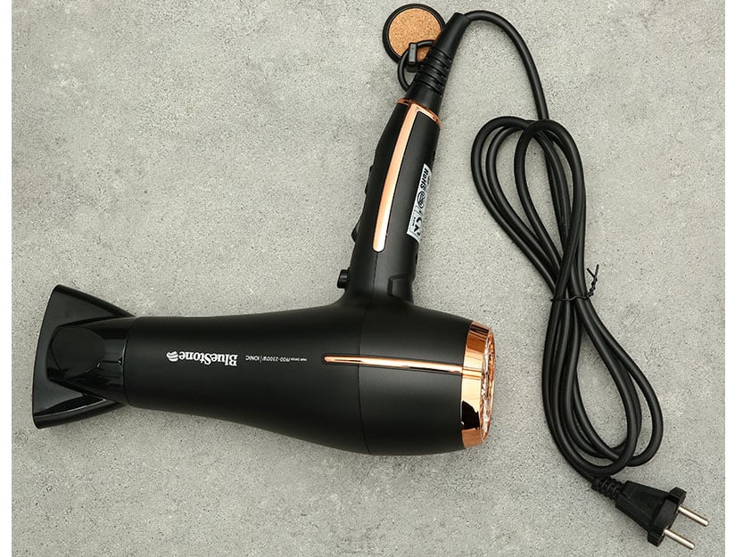 Bluestone HDB-1958 được trang bị đầu sấy hẹp giúp tạo luồng gió tập trung 