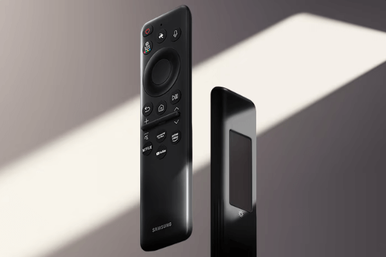 Smart TV Samsung Neo QLED Vision AI 4K 55 inch QA55QN70FAKXXV sử dụng điều khiển từ xa sạc bằng năng lượng ánh sáng