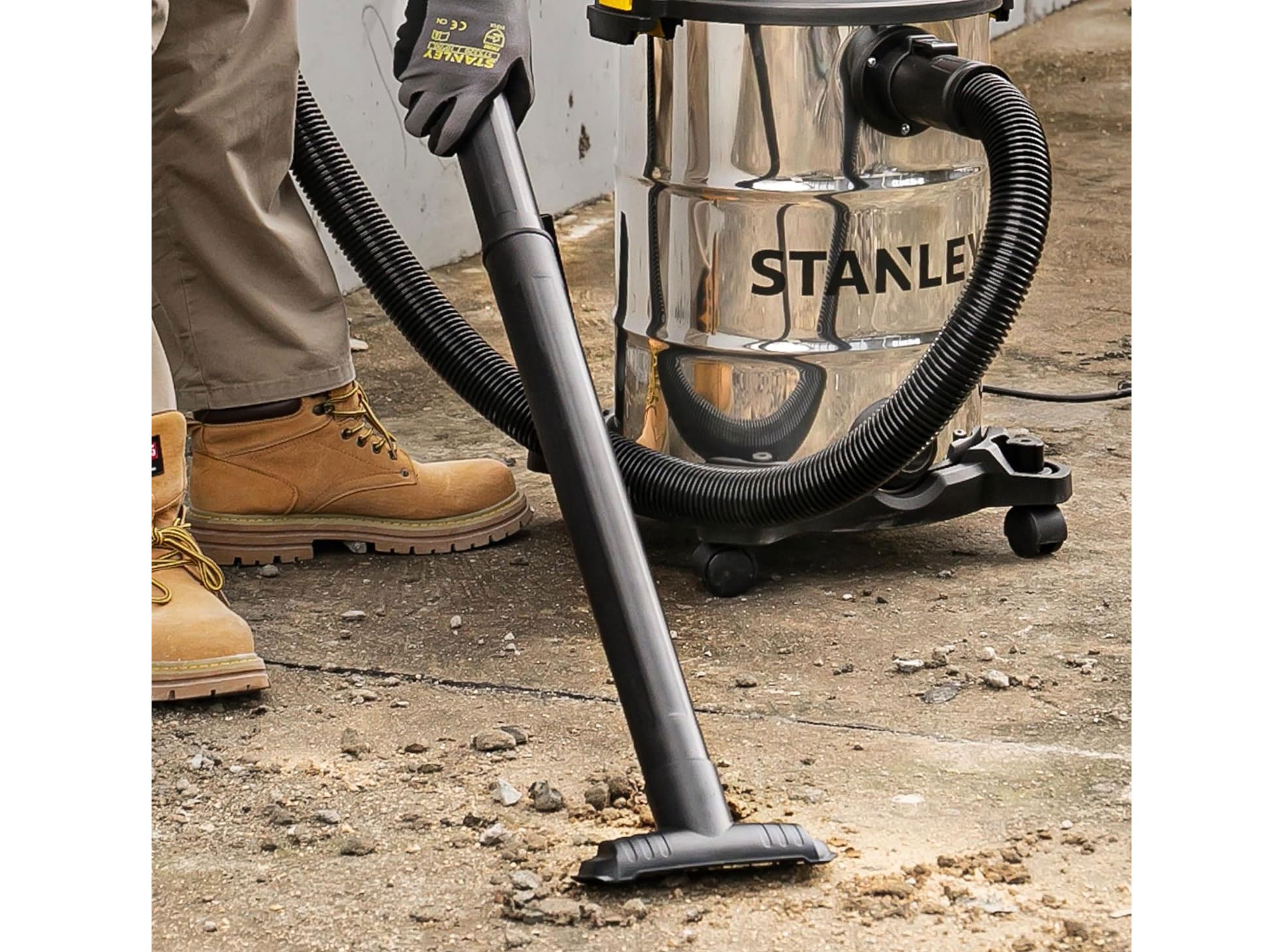 Máy hút bụi công nghiệp Stanley có thùng chứa bằng inox