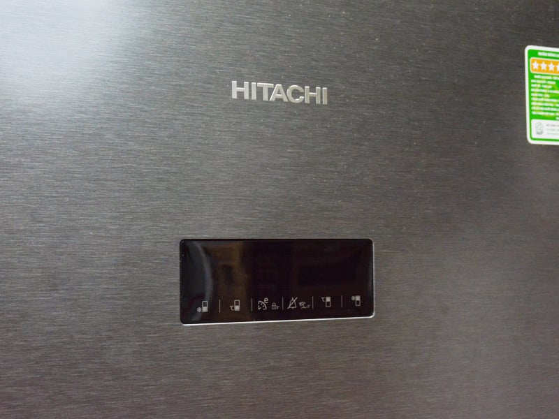 Tủ lạnh Hitachi có bảng điều khiển bên ngoài