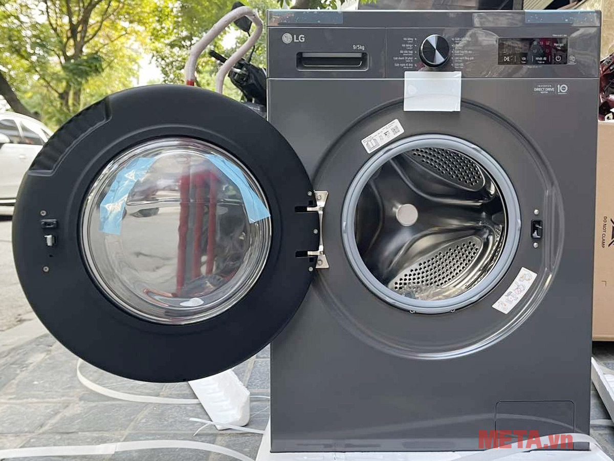 LG FB1209D5M có tính năng giặt sấy quần áo tiện lợi