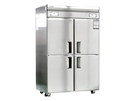 Tủ có 4 bánh xe di chuyển