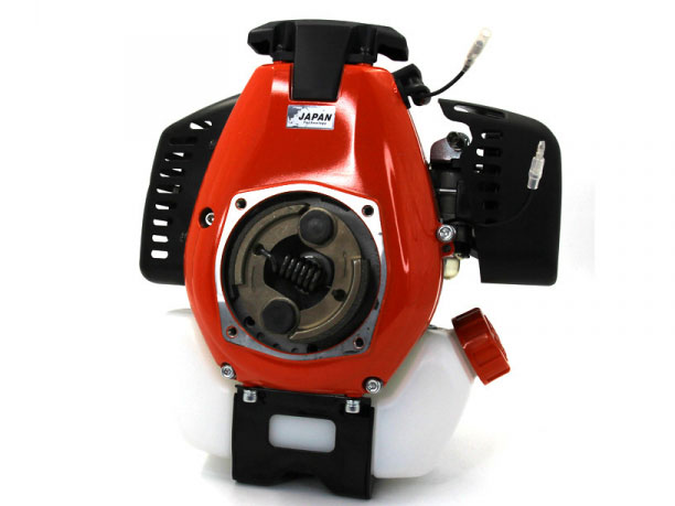 Máy cắt cỏ trang bị động cơ mạnh mẽ