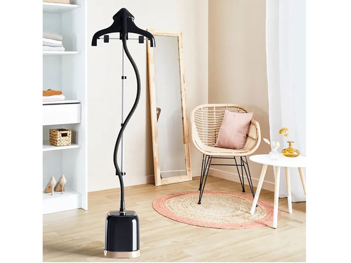 Bàn ủi đứng có cột treo quần áo