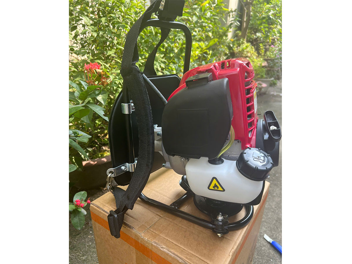 Máy cắt cỏ rất nhanh, năng suất cao