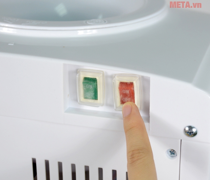 Cây nước nóng lạnh Sunhouse SHD9601 có công tắc nóng lạnh phía sau thân máy