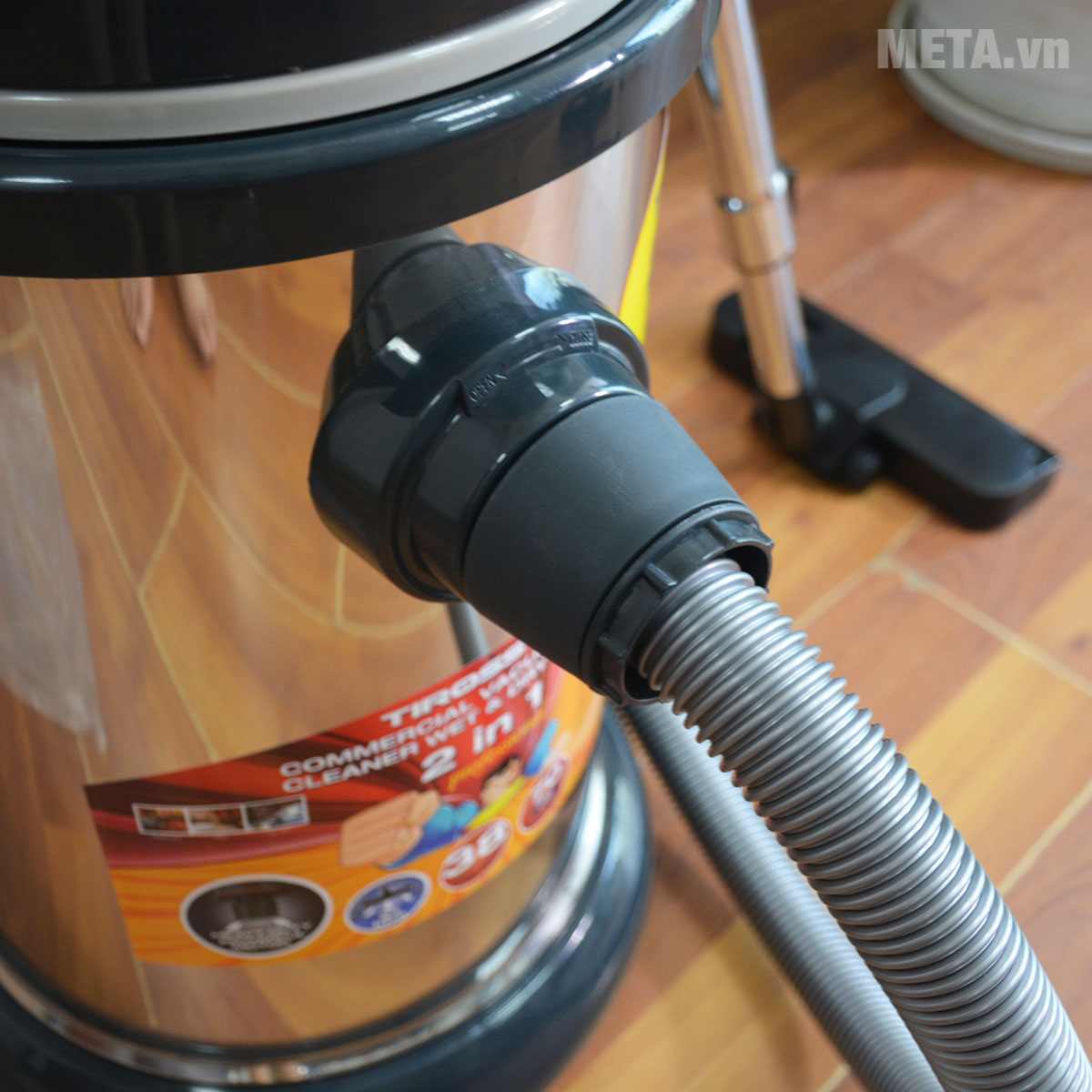 Máy hút bụi công nghiệp Tiross TS9303 dễ lắp ống hút bụi