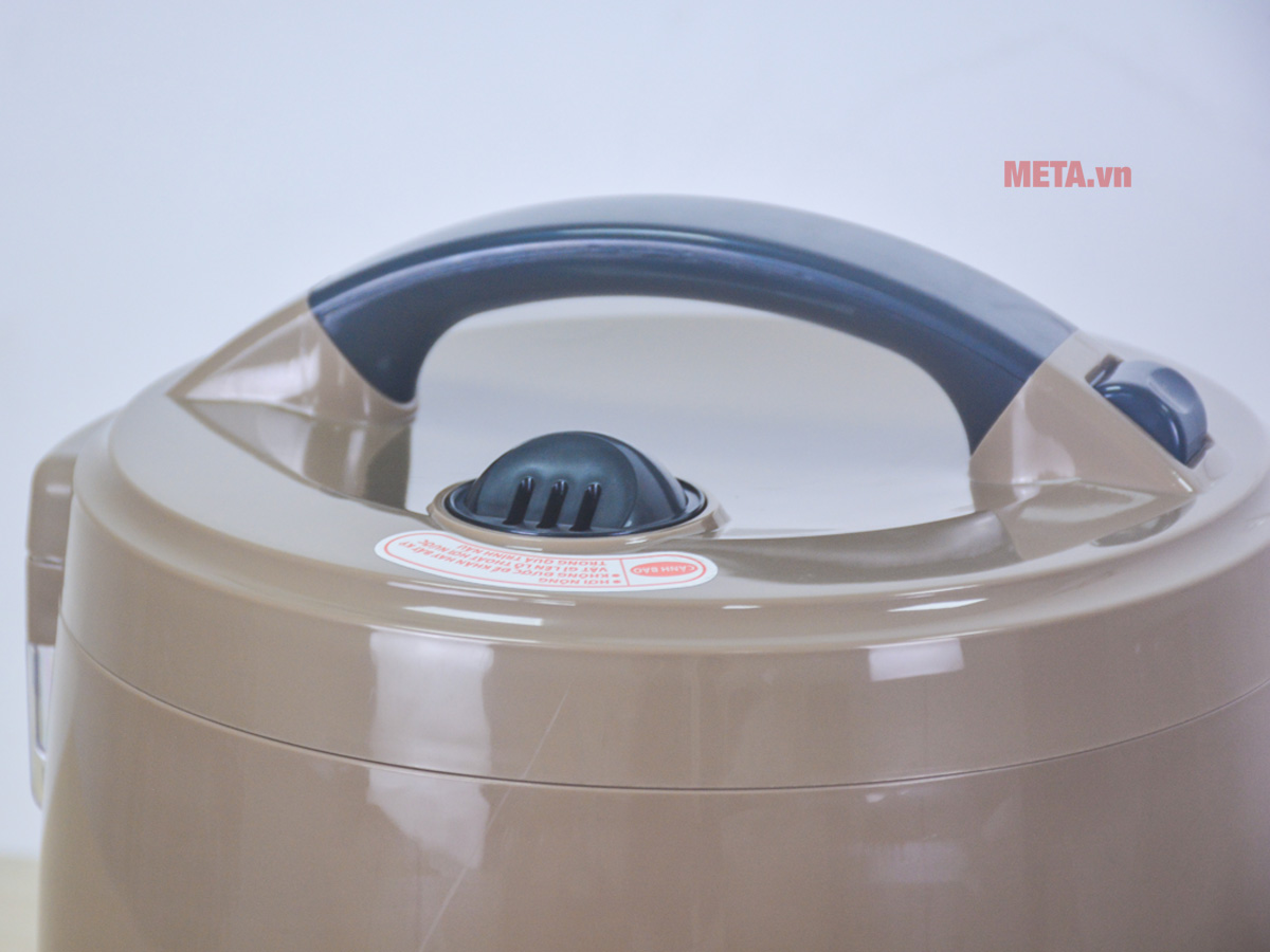 Nồi cơm điện Nagakawa có vỏ hộp sang trọng