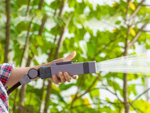 Bộ vòi tưới cây Takagi chỉnh được tia nước phun ra