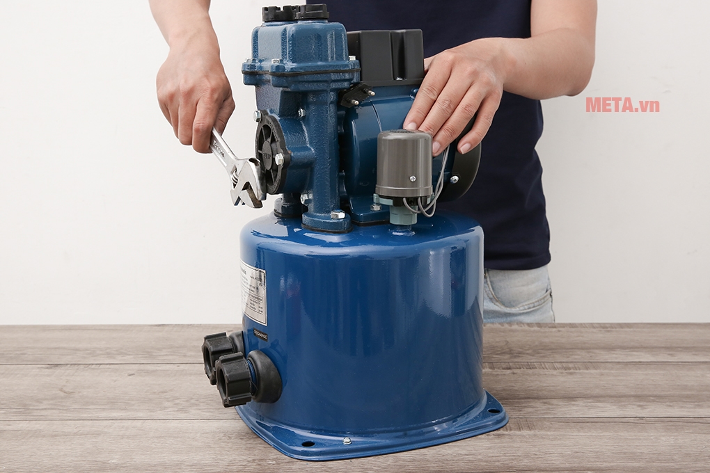 máy bơm nước tăng áp Panasonic A-130JTX 125W có kiểu dáng chắc chắn