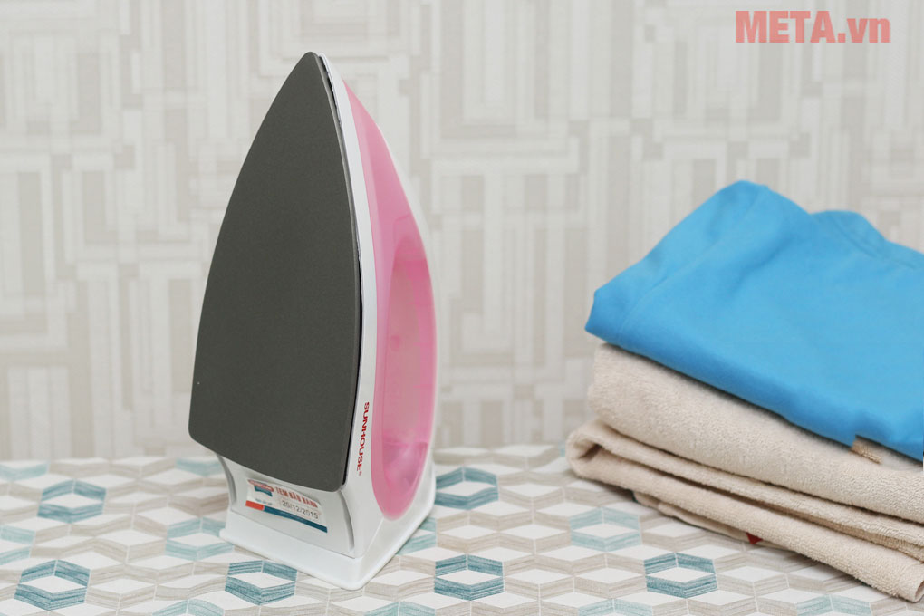 Bàn là khô Sunhouse SHD1072 có mặt đế chống dính