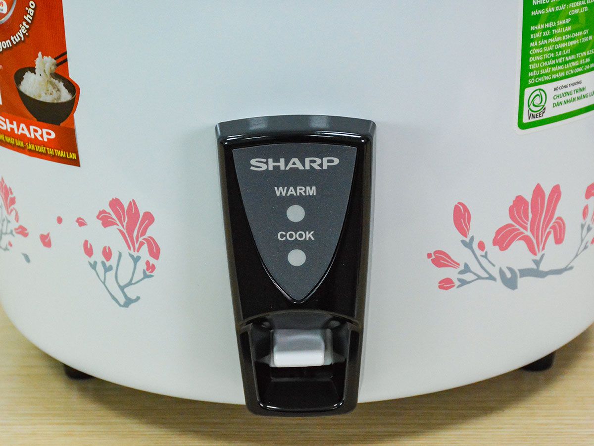 Nồi cơm điện công nghiệp Sharp có nút gạt cơ