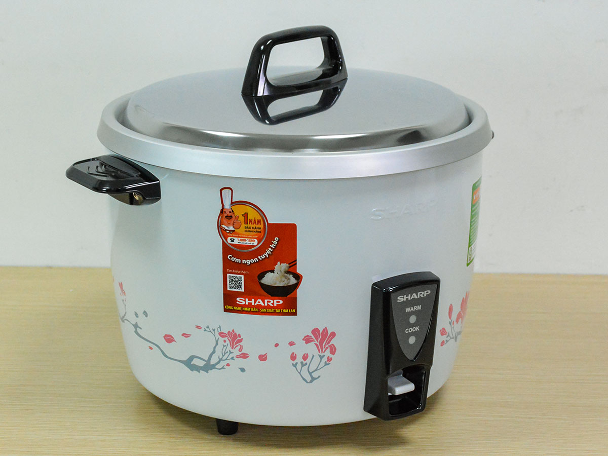 Nồi cơm điện Sharp có tay cầm cách nhiệt