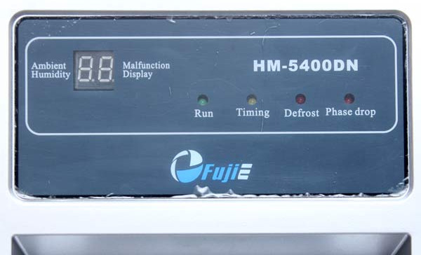 Máy hút ẩm FujiE HM-5400DN có màn hình hiển thị độ ẩm