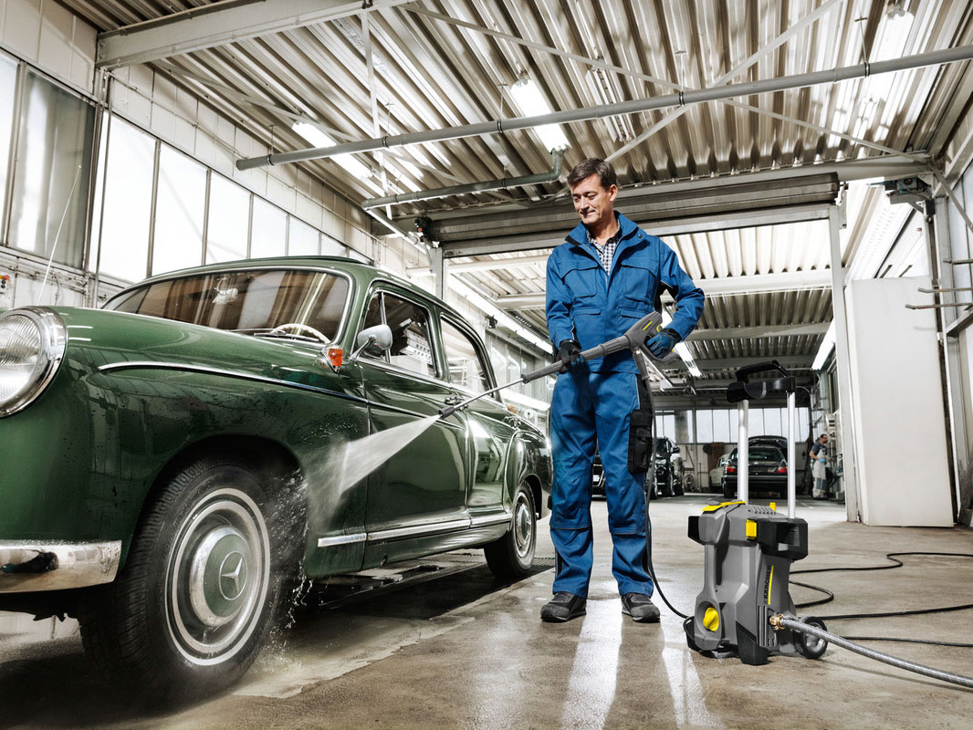 Máy rửa xe áp lực Karcher cung cấp lực phun khỏe