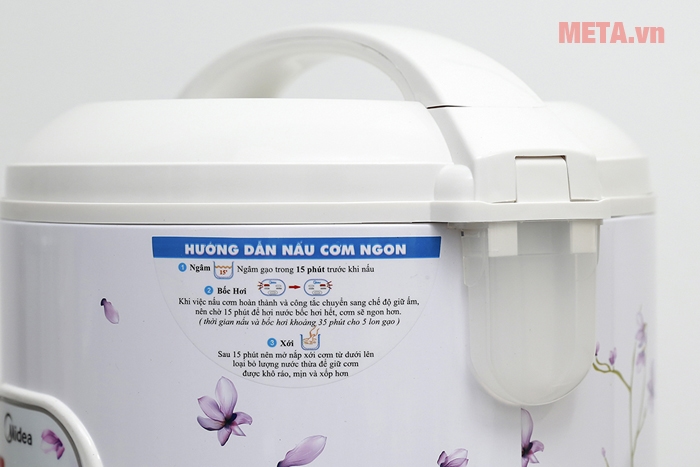 Chất liệu thép không gỉ, họa tiết đẹp mắt