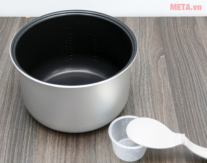 Đi kèm muỗng cơm và cốc đong gạo