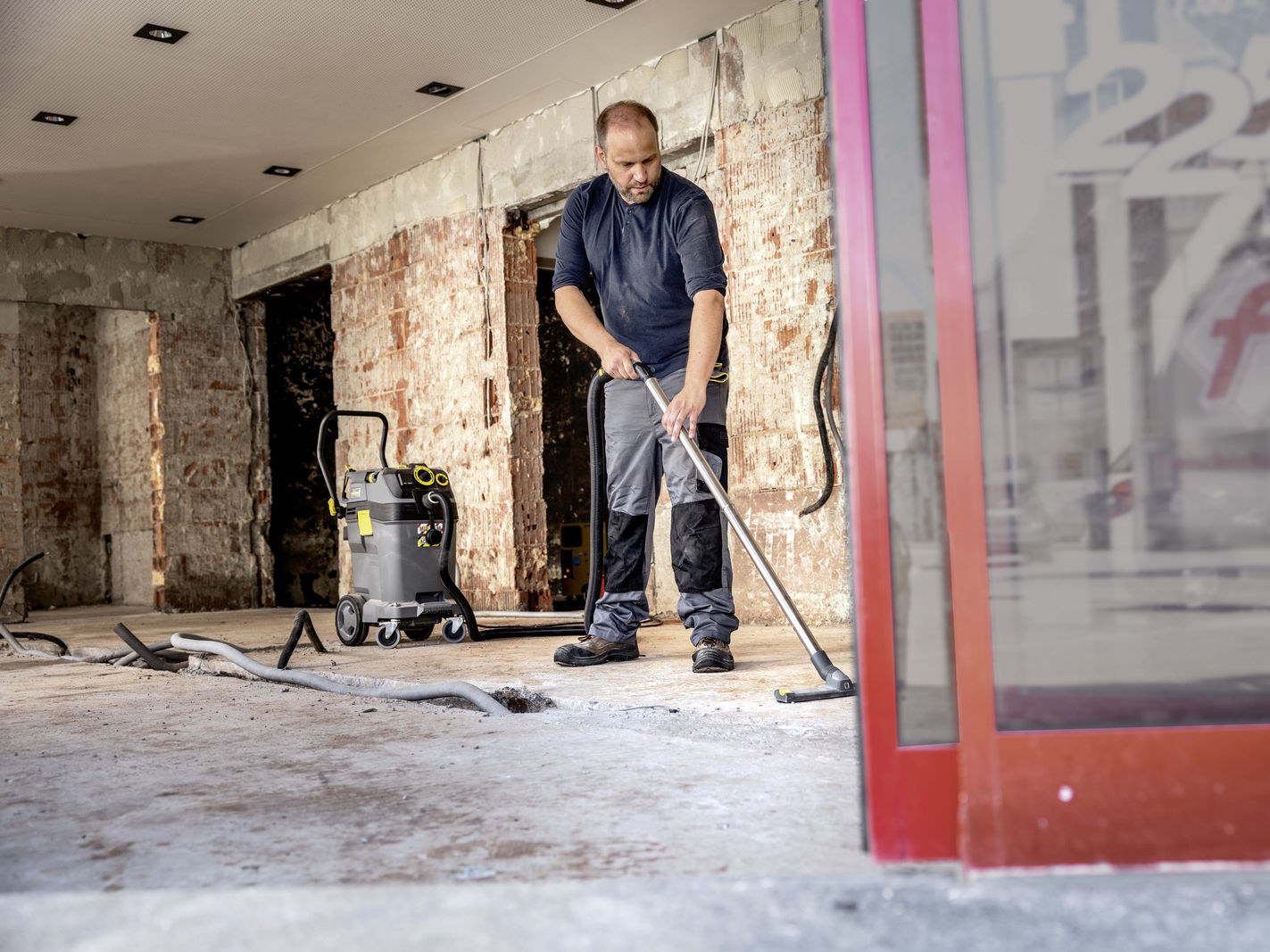 Máy hút bụi khô và ướt Karcher có ống hút dài tới 4m