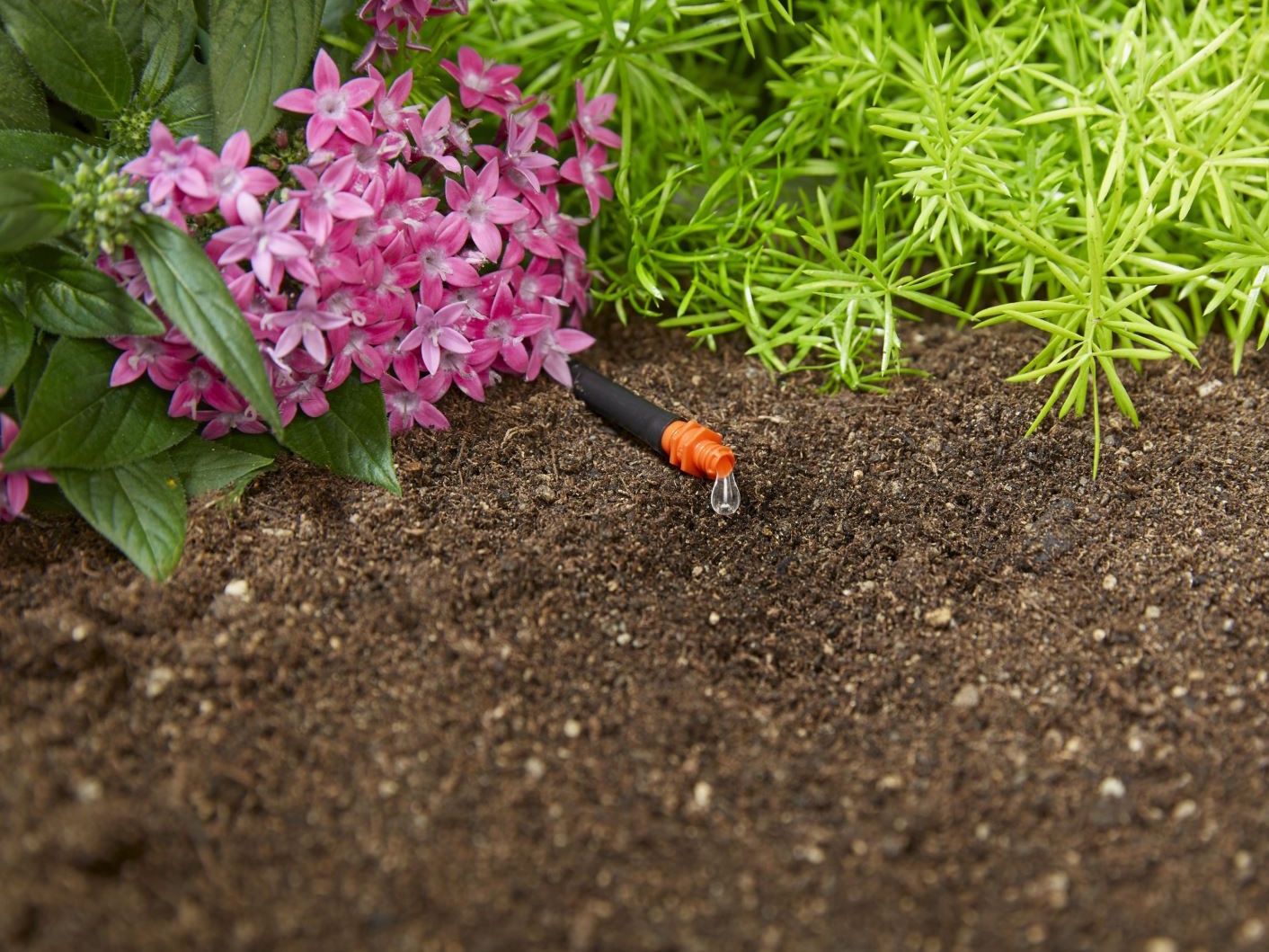 Bộ 25 đầu tưới nhỏ giọt Gardena làm từ nhựa bền đẹp