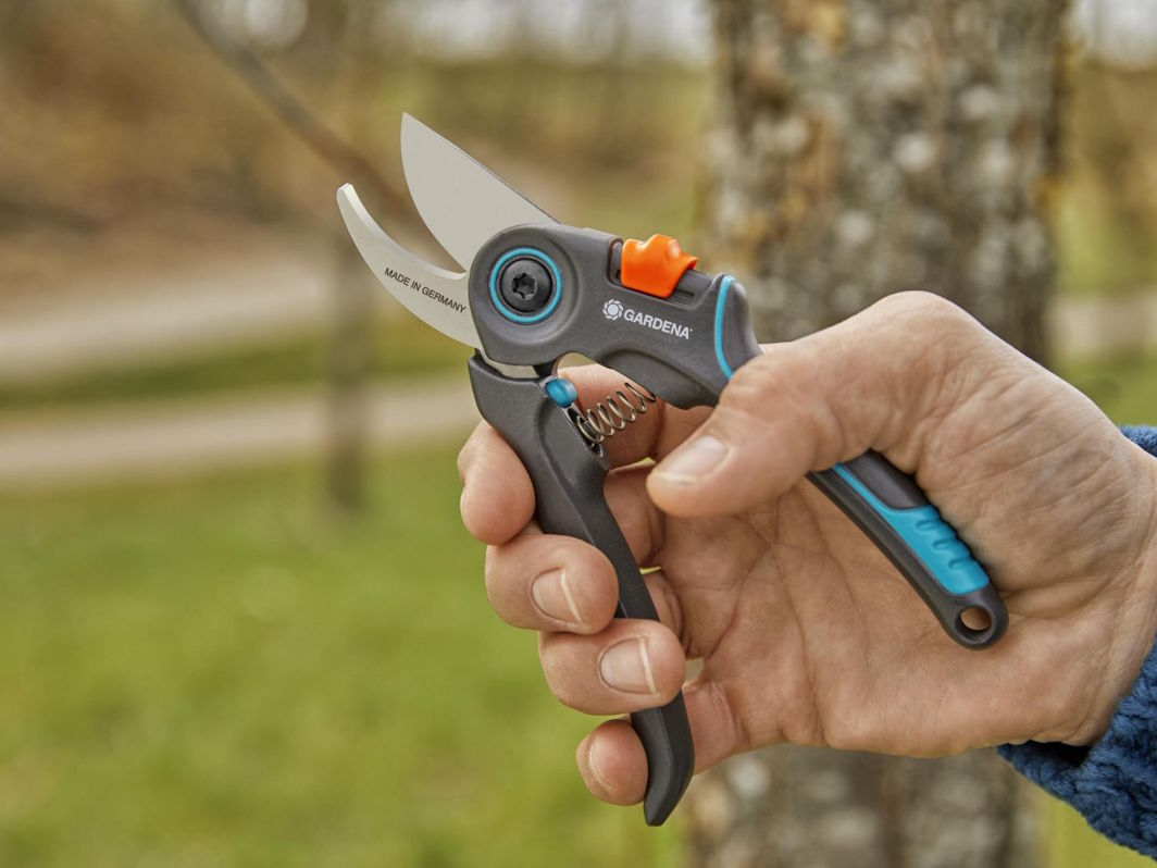 Gardena 12203-20 dễ chỉnh độ rộng lưỡi cắt
