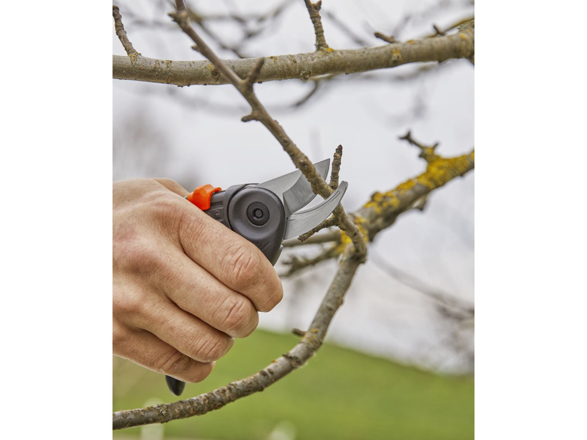 Kéo cắt cành Gardena có tay cầm chống trơn trượt