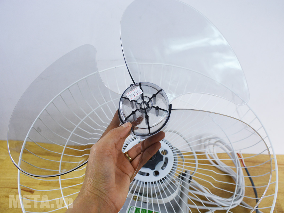Quạt đảo trần Vinawind sải cánh 400-ĐB dễ lắp đặt
