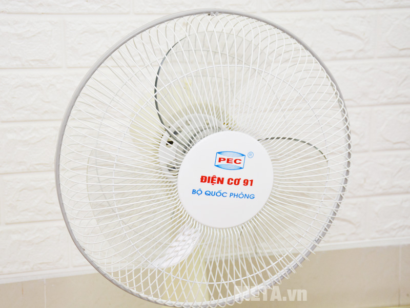 Quạt bàn Điện Cơ 91 QB-300/AQT có 3 cánh quạt lớn