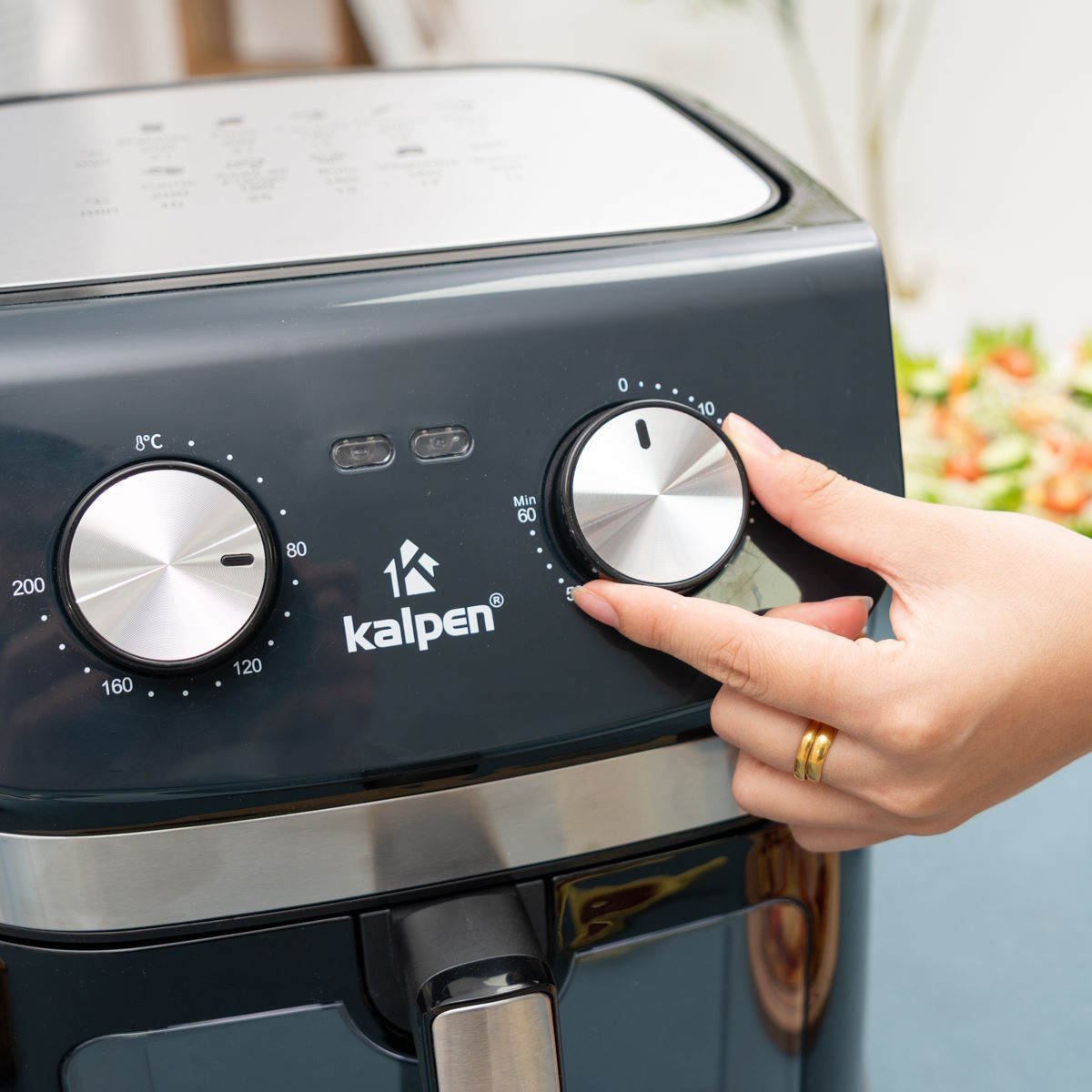 Linh hoạt với dải nhiệt độ 80 – 200°C và hẹn giờ 0 – 60 phút