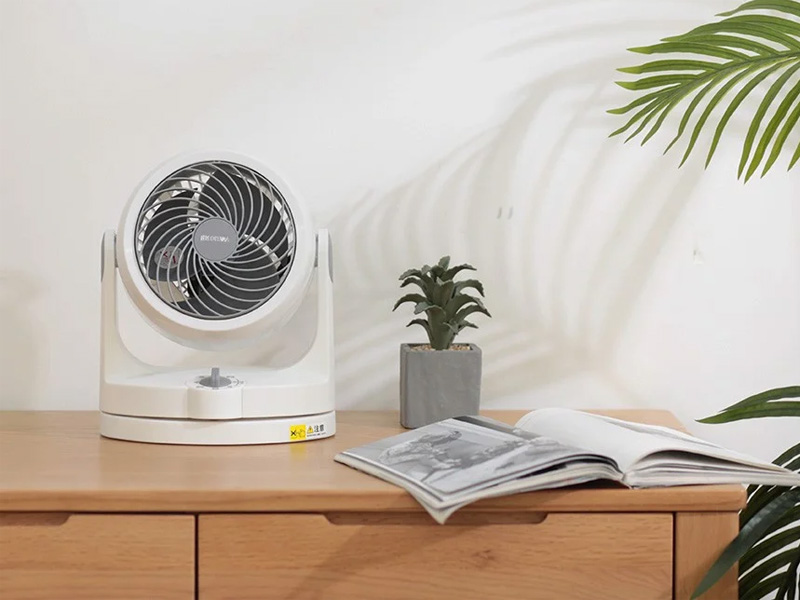 quạt đối lưu không khí Iris Ohyama PCF-HD15 có kiểu dáng nhỏ gọn