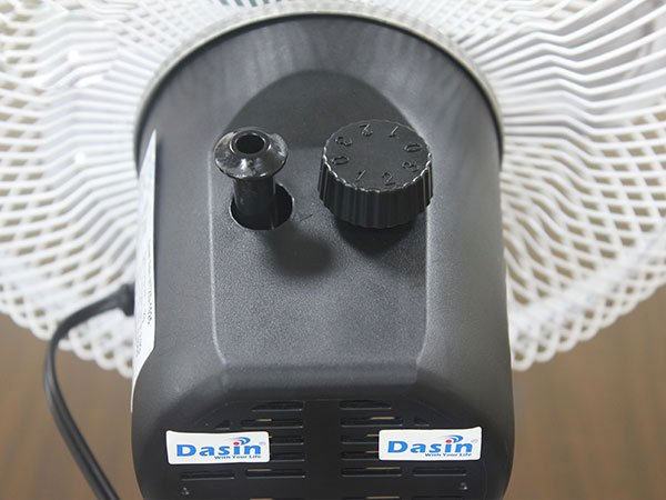 Quạt chân quỳ mini Dasin NTZD-1025 được trang bị nút vặn và tuốc năng