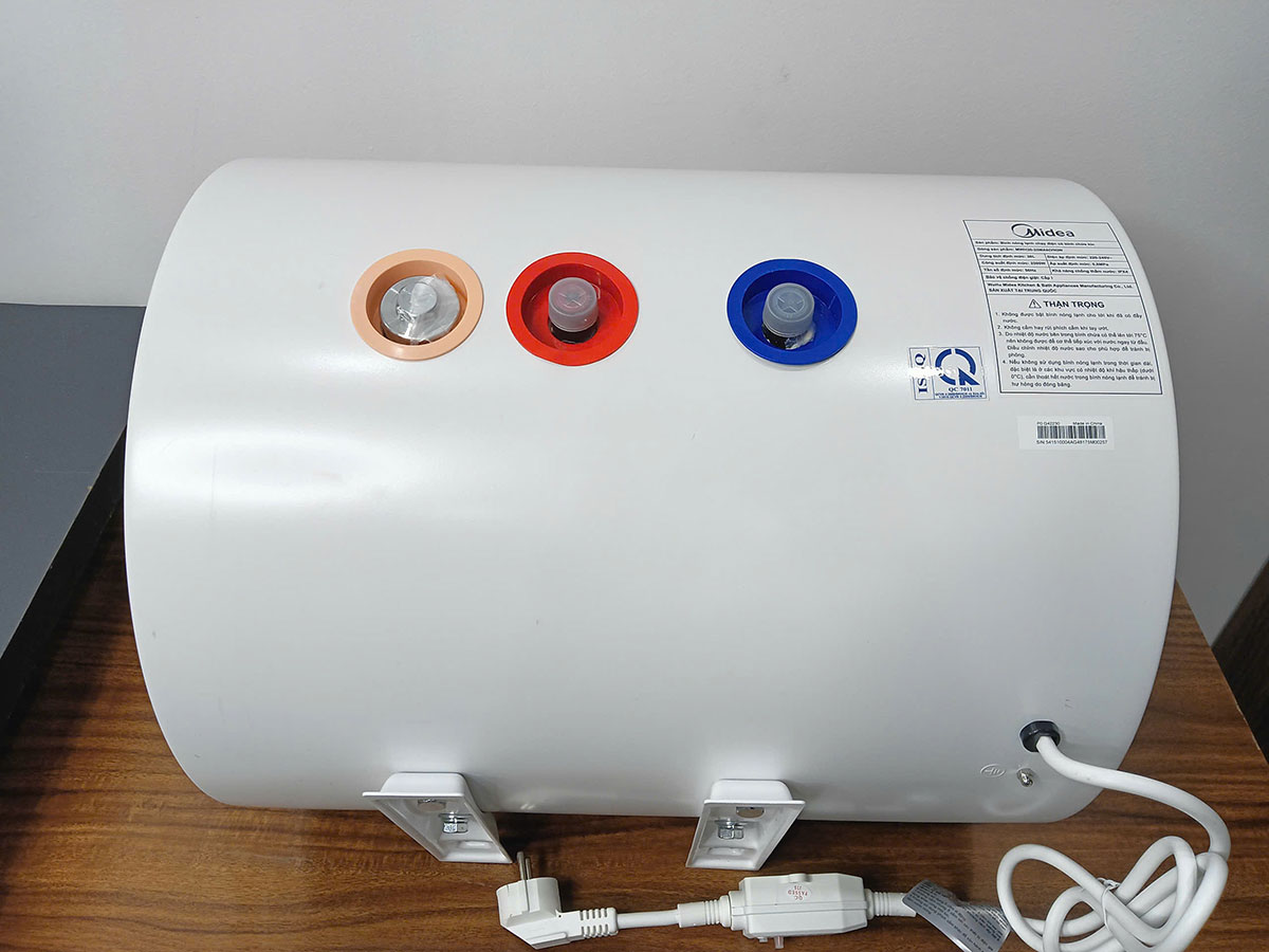Bình tắm nước nóng Midea MWH30-25MA6 làm từ chất liệu cao cấp, bền bỉ