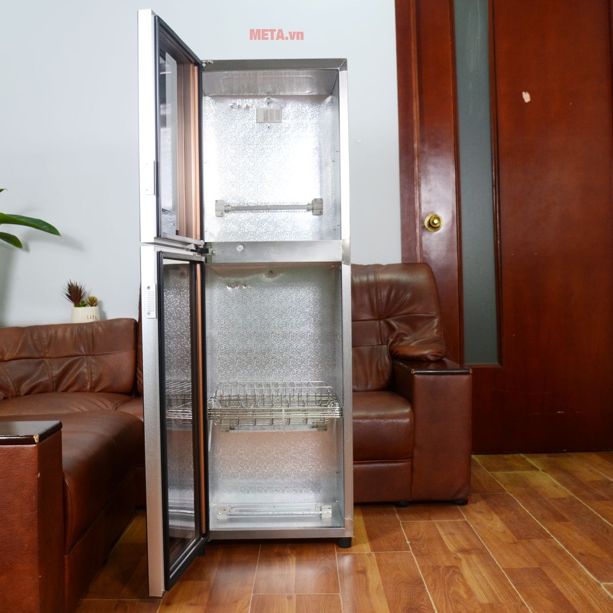 Dung tích tủ sấy là 198 lít
